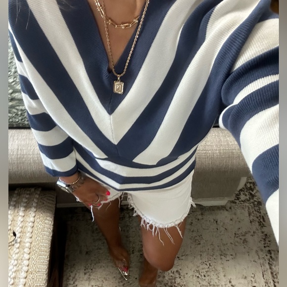 New🩷Navy/white V-cut spring top - Picture 6 of 13